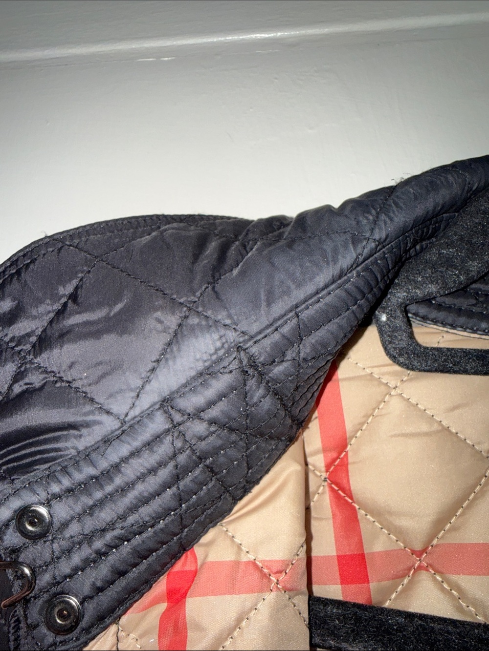 Burberry Black Quilted Lightweight Jacket with Signature Check Cuffs - Picture 4 of 12